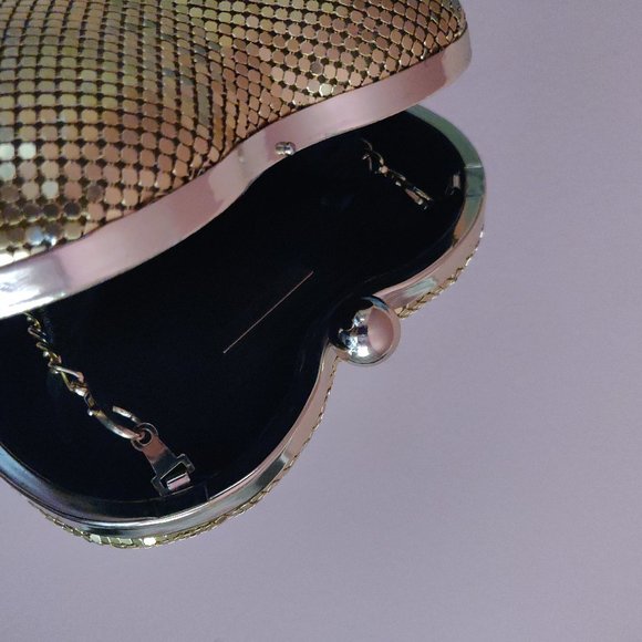Gold, heart-shaped purse - Picture 2 of 11